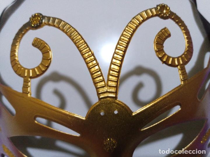 Nuevo: M&aacute;scara disfraz mariposa morado y oro - Foto 3