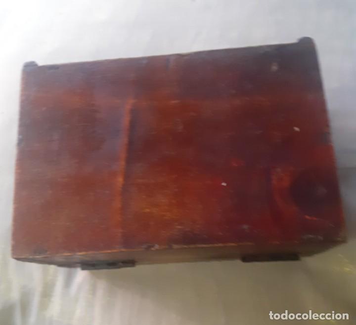 Nuevo: peque&ntilde;a caja de madera en forma de baul con detalles navide&ntilde;os - Foto 5