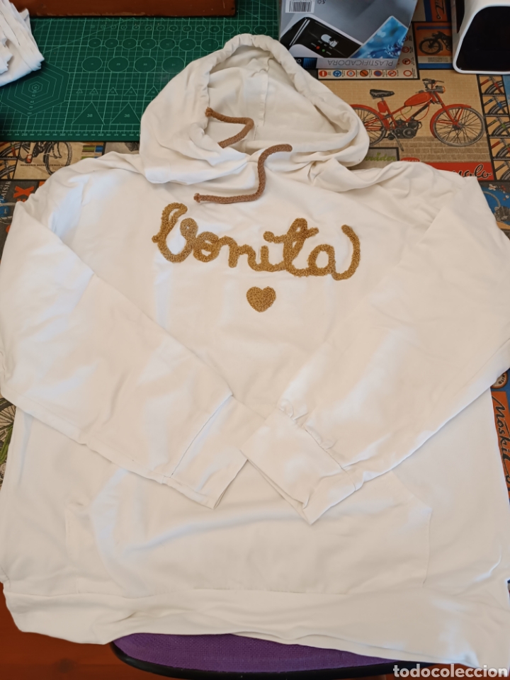Nuovo: Sudadera blanca aplicaci&oacute;n bonita