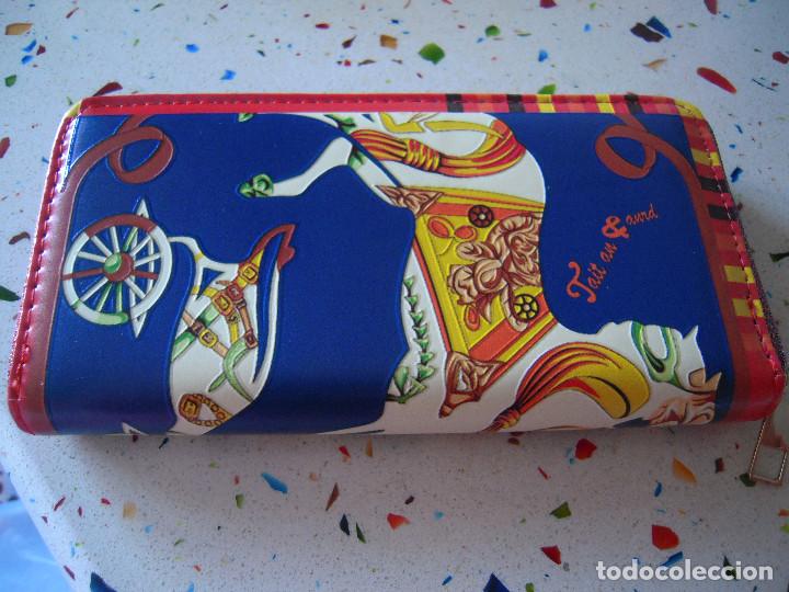 Nuevo: Cartera estampada azul y multicolor - Foto 1