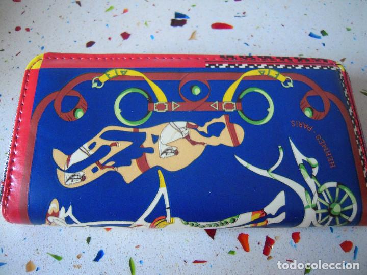 Nuevo: Cartera estampada azul y multicolor - Foto 2