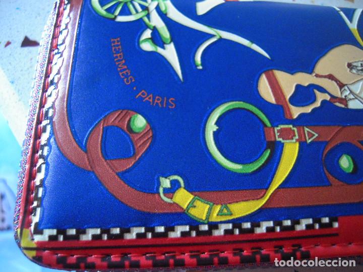 Nuevo: Cartera estampada azul y multicolor - Foto 11