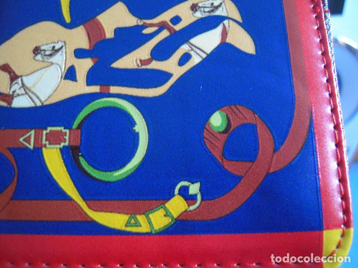 Nuevo: Cartera estampada azul y multicolor - Foto 12