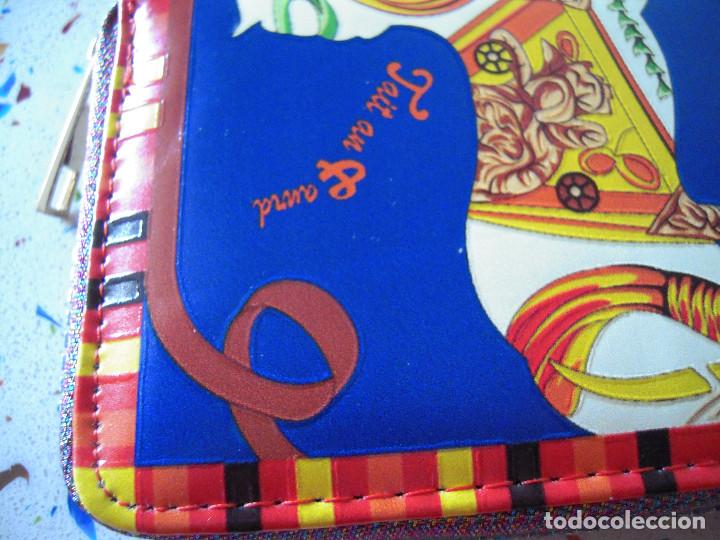Nuevo: Cartera estampada azul y multicolor - Foto 13