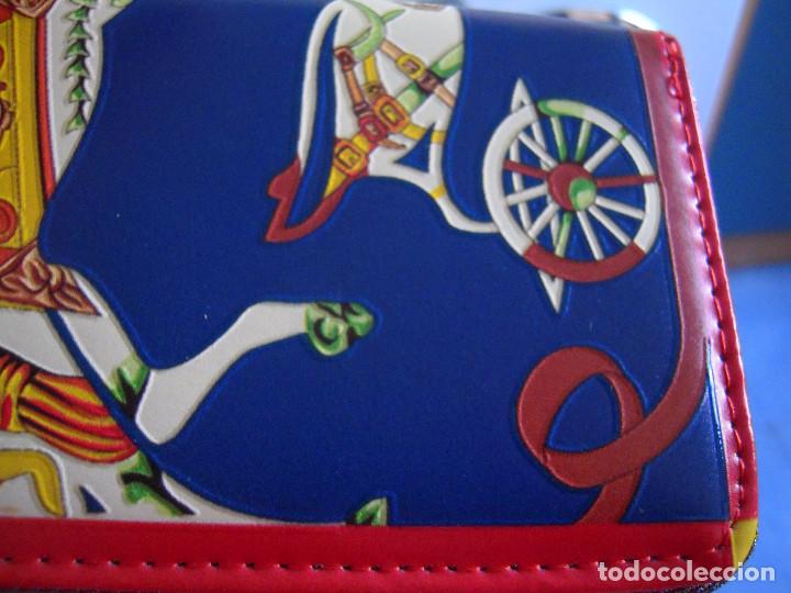 Nuevo: Cartera estampada azul y multicolor - Foto 14