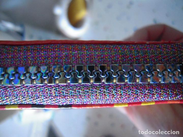Nuevo: Cartera estampada azul y multicolor - Foto 16