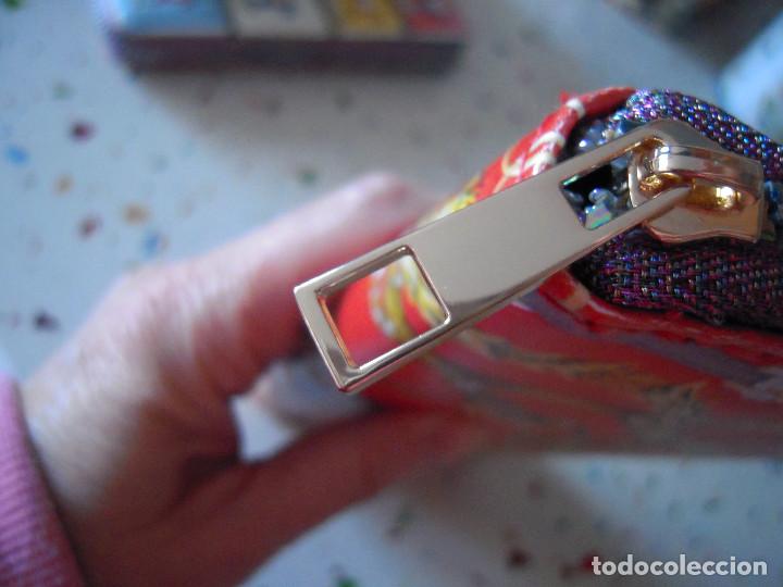 Nuevo: Cartera estampada roja y multicolor - Foto 6