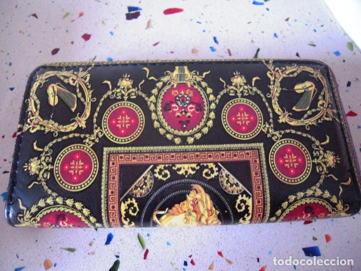 Nuevo: Cartera estampada negra y multicolor - Foto 1