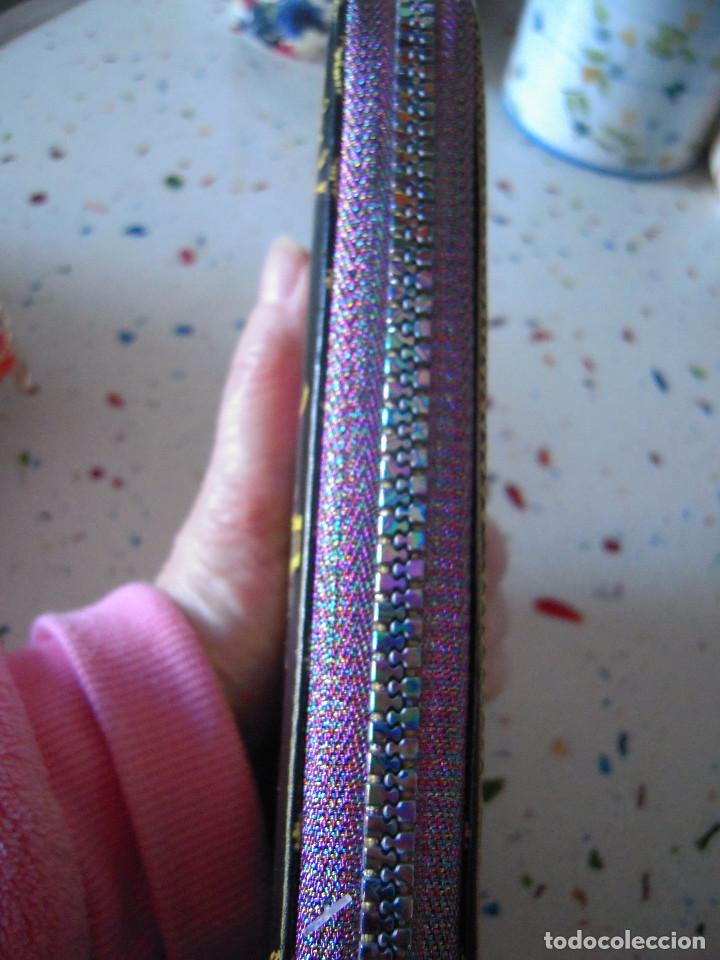 Nuevo: Cartera estampada negra y multicolor - Foto 7