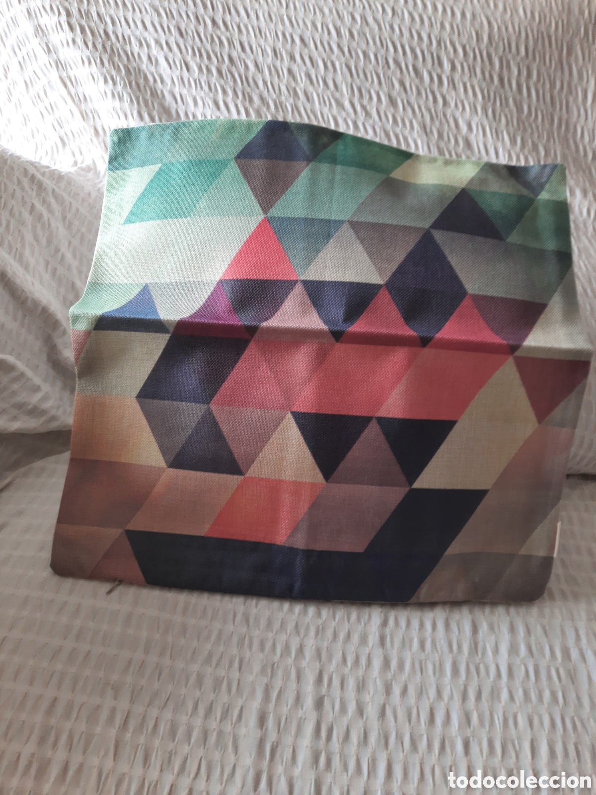 Nuevo: Funda para cojin de lino y algodon,triangulos peque&ntilde;os multicolor, 45x45. - Foto 1