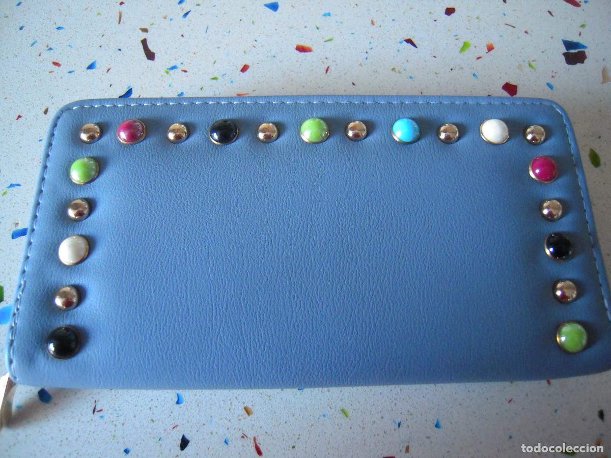 Nuevo: Cartera azul tachas multicolores - Foto 1