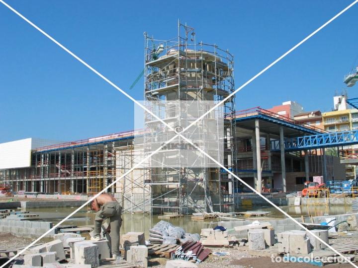 Neu: CASTELLON EN EL RECUERDO, OBRAS DE CONSTRUCCION DE LOS MULTICINES Y MONTAJE ANTIGUO FARO EN EL GRAO