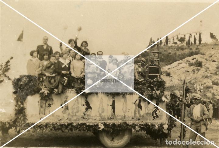 Nuovo: GENTE DE CASTELLON EN EL RECUERDO ANTIGUA CARROZA EN LAS FIESYTAS DE LA MAGDALENA