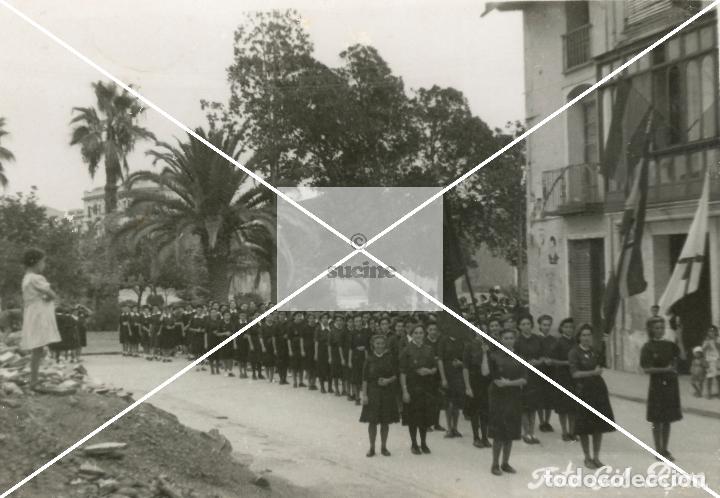 Nuovo: GENTE DE CASTELLON EN EL RECUERDO DESFILE DE FALANGE ESPA&Ntilde;OLA ENTRANDO EN LA CALLE MAYOR