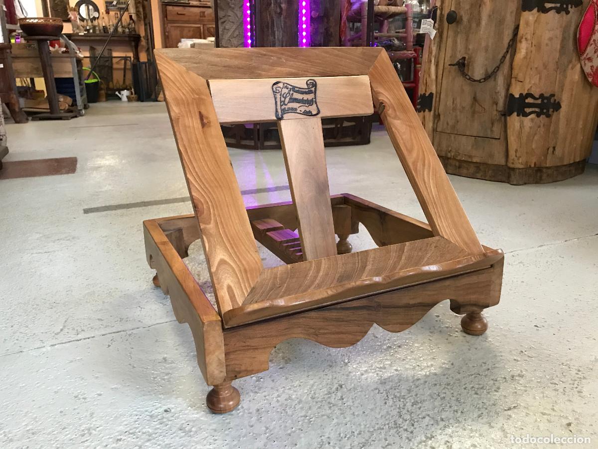 Neuf: Atril de madera de nogal espa&ntilde;ol. Artesanal hecho de ahora.