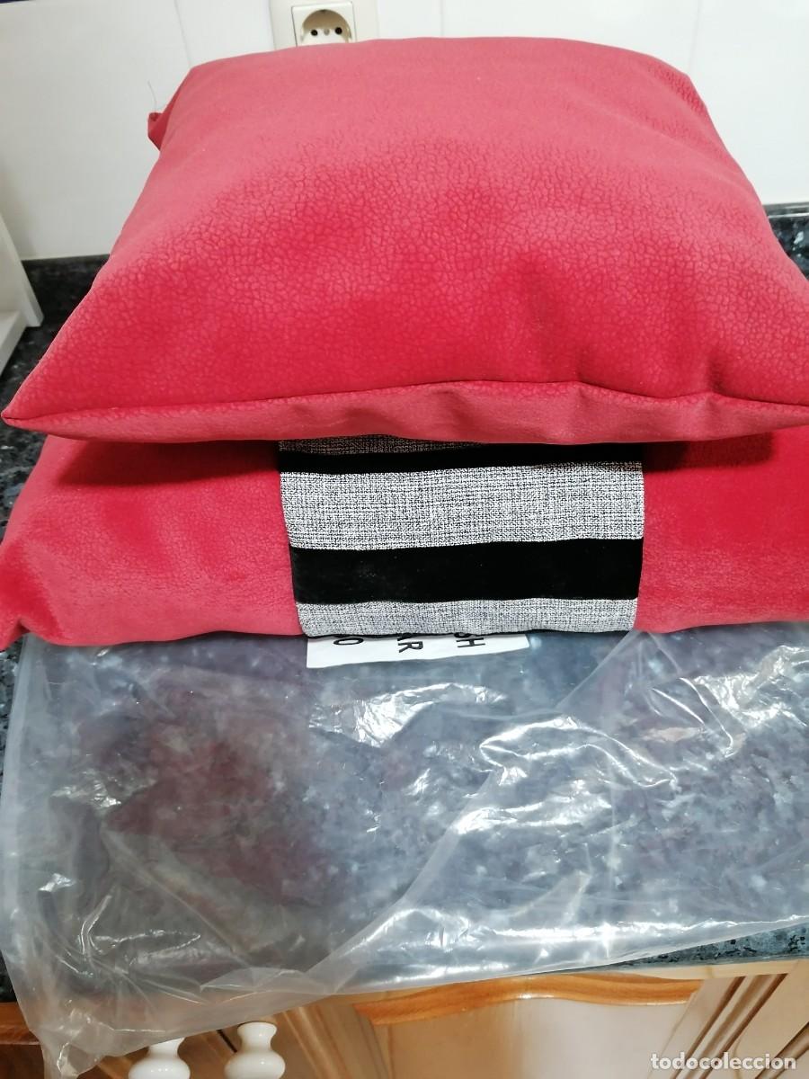 New: Conjunto de dos cojines.