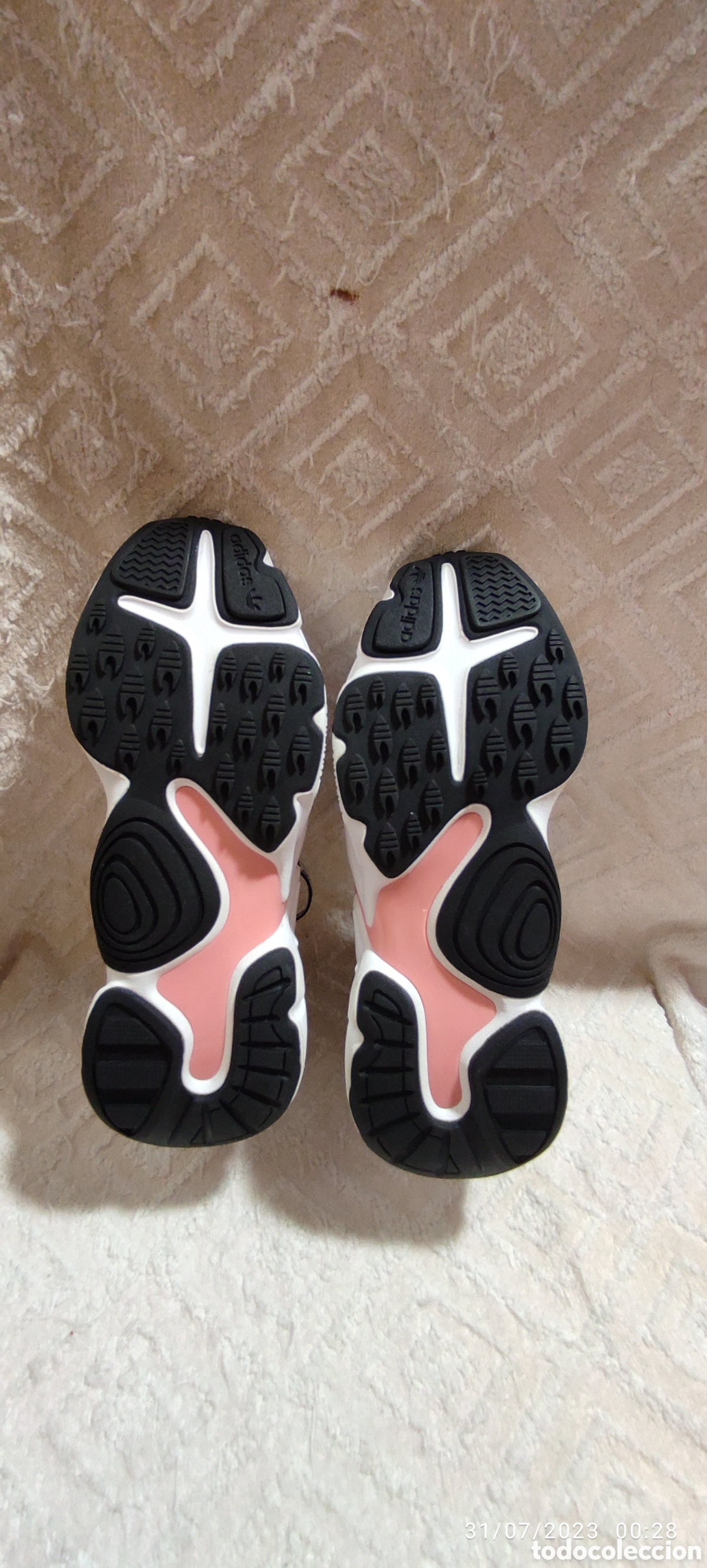 Nuevo: Zapatillas adidas - Foto 2