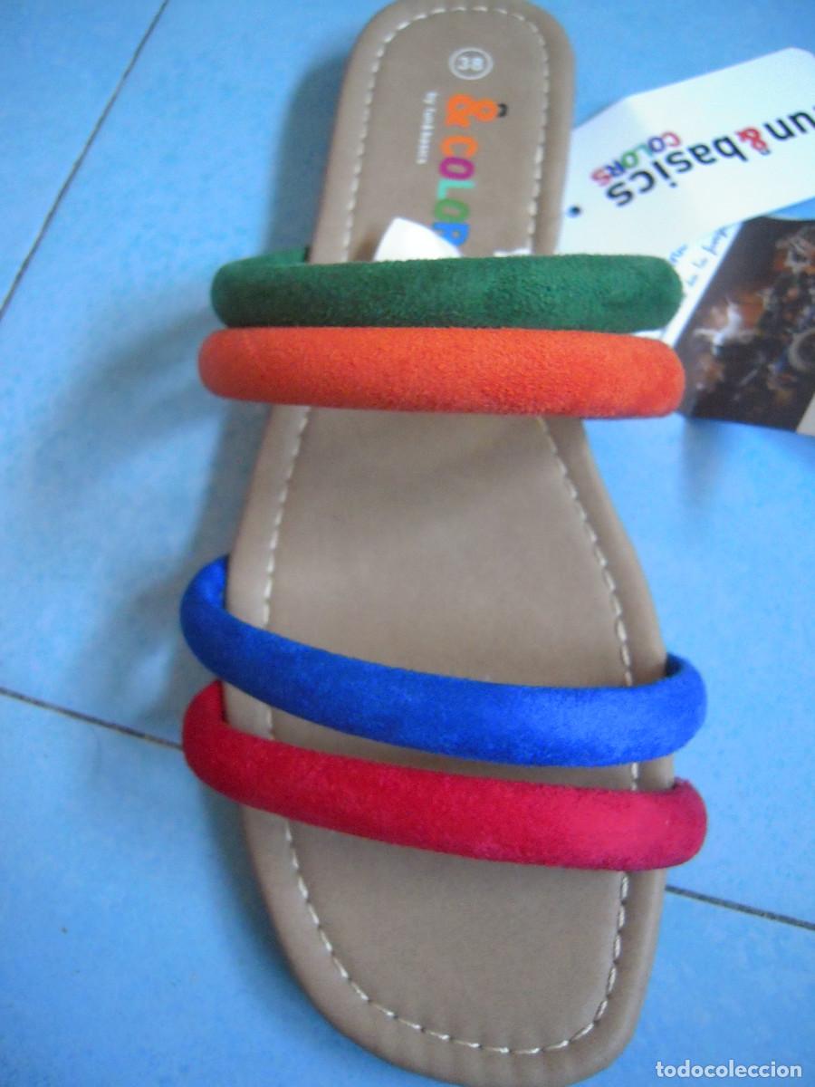 Nuevo: Sandalia plana multicolor talla 38 - Foto 2