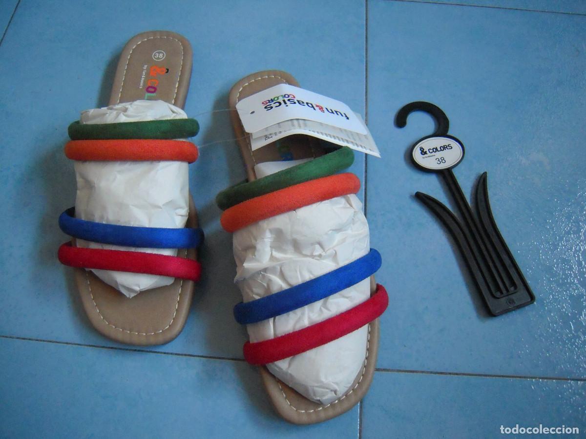 Nuevo: Sandalia plana multicolor talla 38 - Foto 3