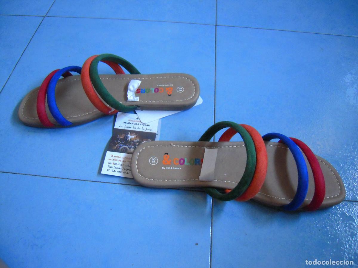 Nuevo: Sandalia plana multicolor talla 38 - Foto 4