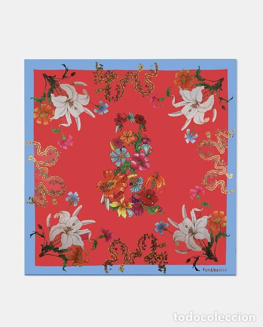 Nuevo: Pa&ntilde;uelo rojo con estampado floral - Foto 1