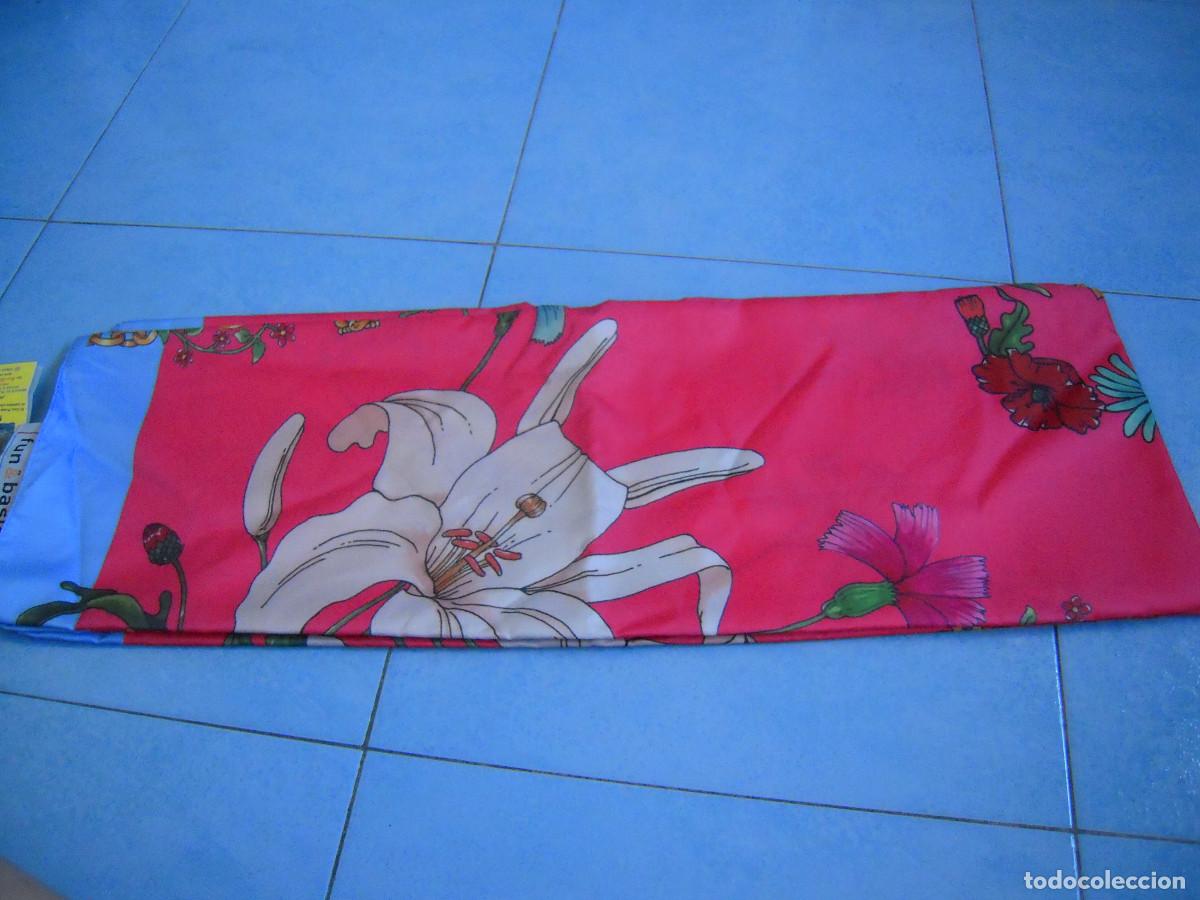 Nuevo: Pa&ntilde;uelo rojo con estampado floral - Foto 4