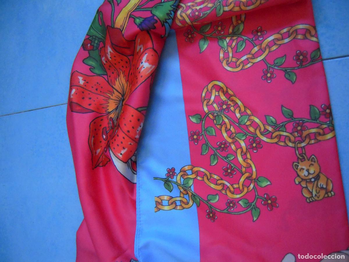 Nuevo: Pa&ntilde;uelo rojo con estampado floral - Foto 7