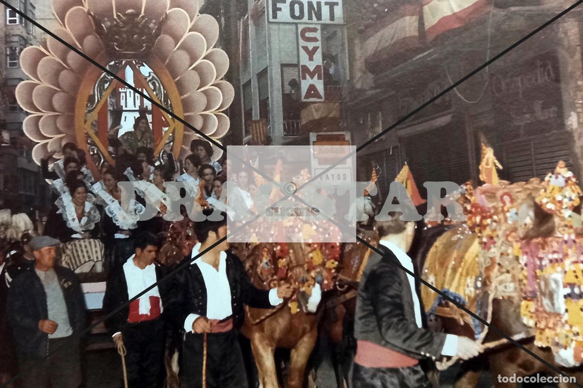 New: CARROZA DE REINA Y DAMAS EN EL PREG&Oacute; FIESTAS DE LA MAGDALENA CASTELL&Oacute;N C 49
