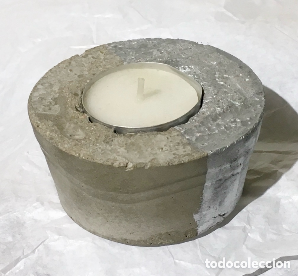 New: L&Oacute;PEZ ZATTI, Ileana Carina (Buenos Aires, 1966). Portavelas de hormig&oacute;n.