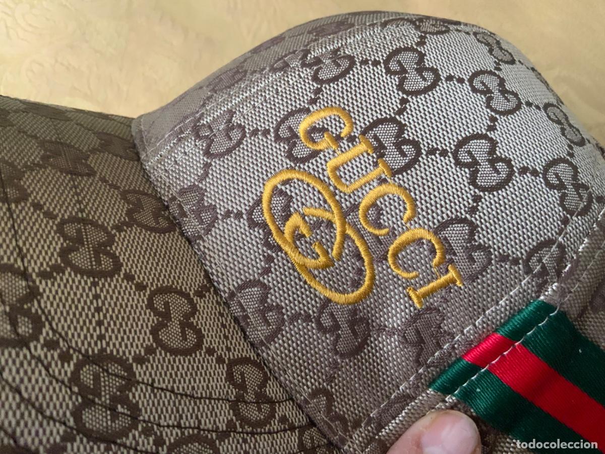 Nuevo: GORRA VISERA COLOR BEIG LOGOS EN DORADO - Foto 2