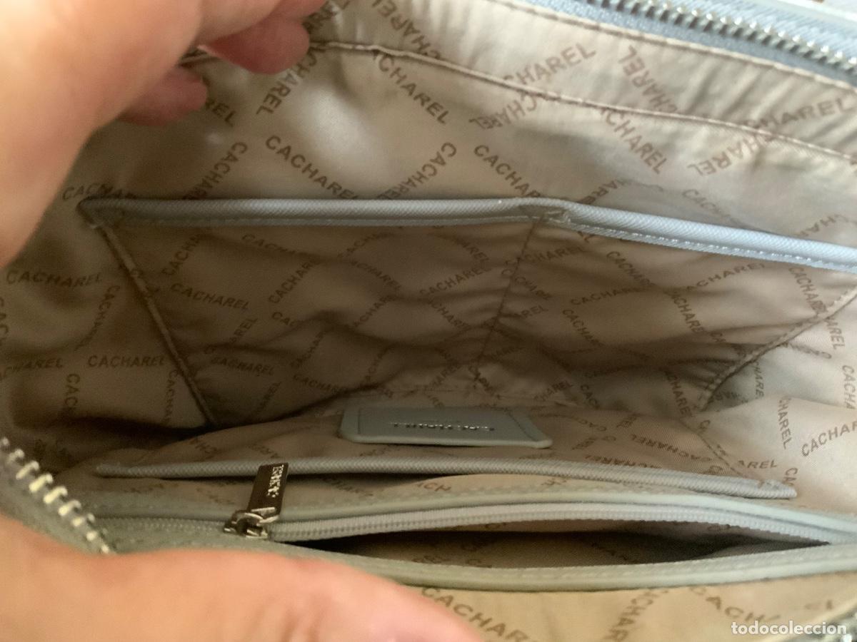 Nuevo: BOLSO CACHAREL SIN ESTRENAR GRIS Y BLANCO - Foto 5