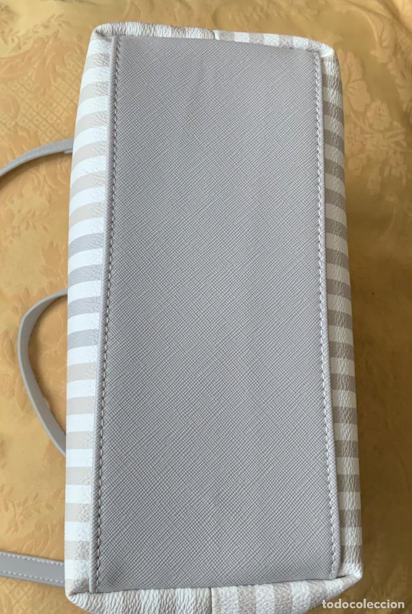 Nuevo: BOLSO CACHAREL SIN ESTRENAR GRIS Y BLANCO - Foto 12