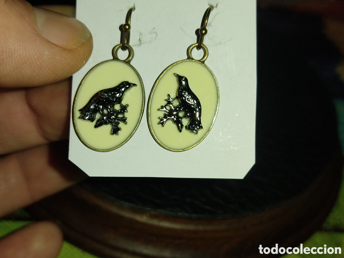 Nuevo: Pendientes g&oacute;ticos,cuervo con esmalte blanco. - Foto 1