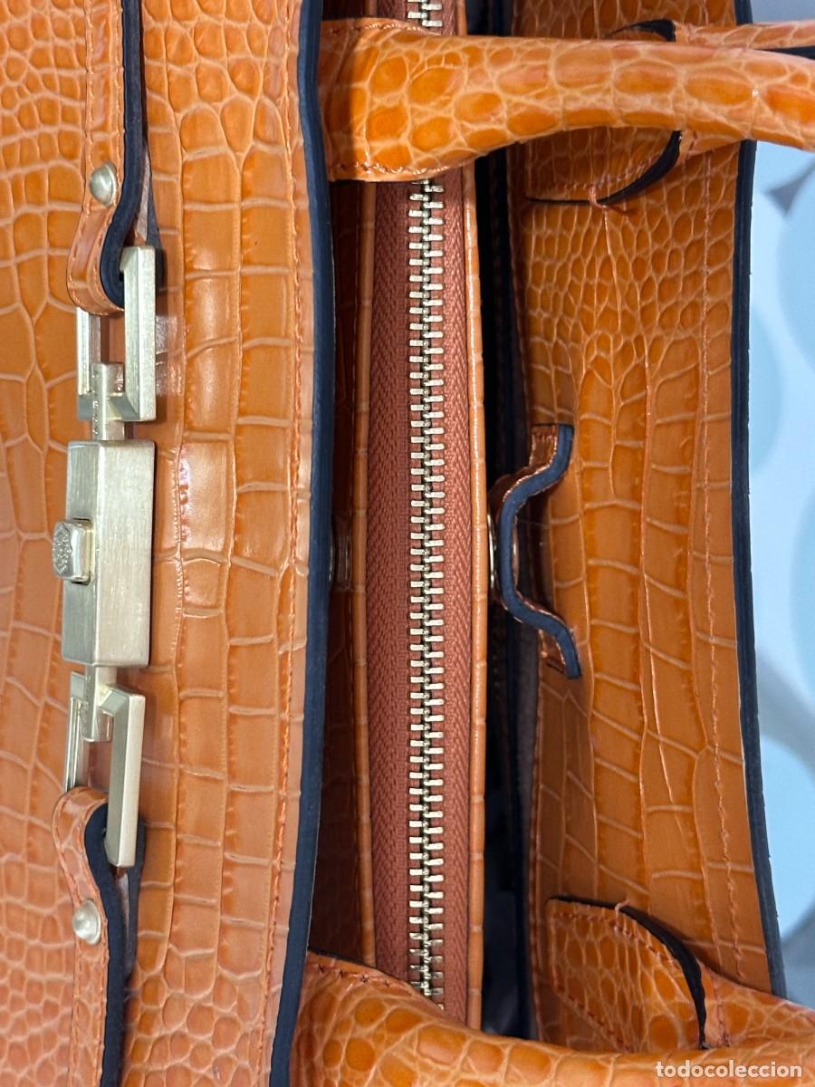 Nuevo: BOLSO A ESTRENAR GUESS NARANJA - Foto 7