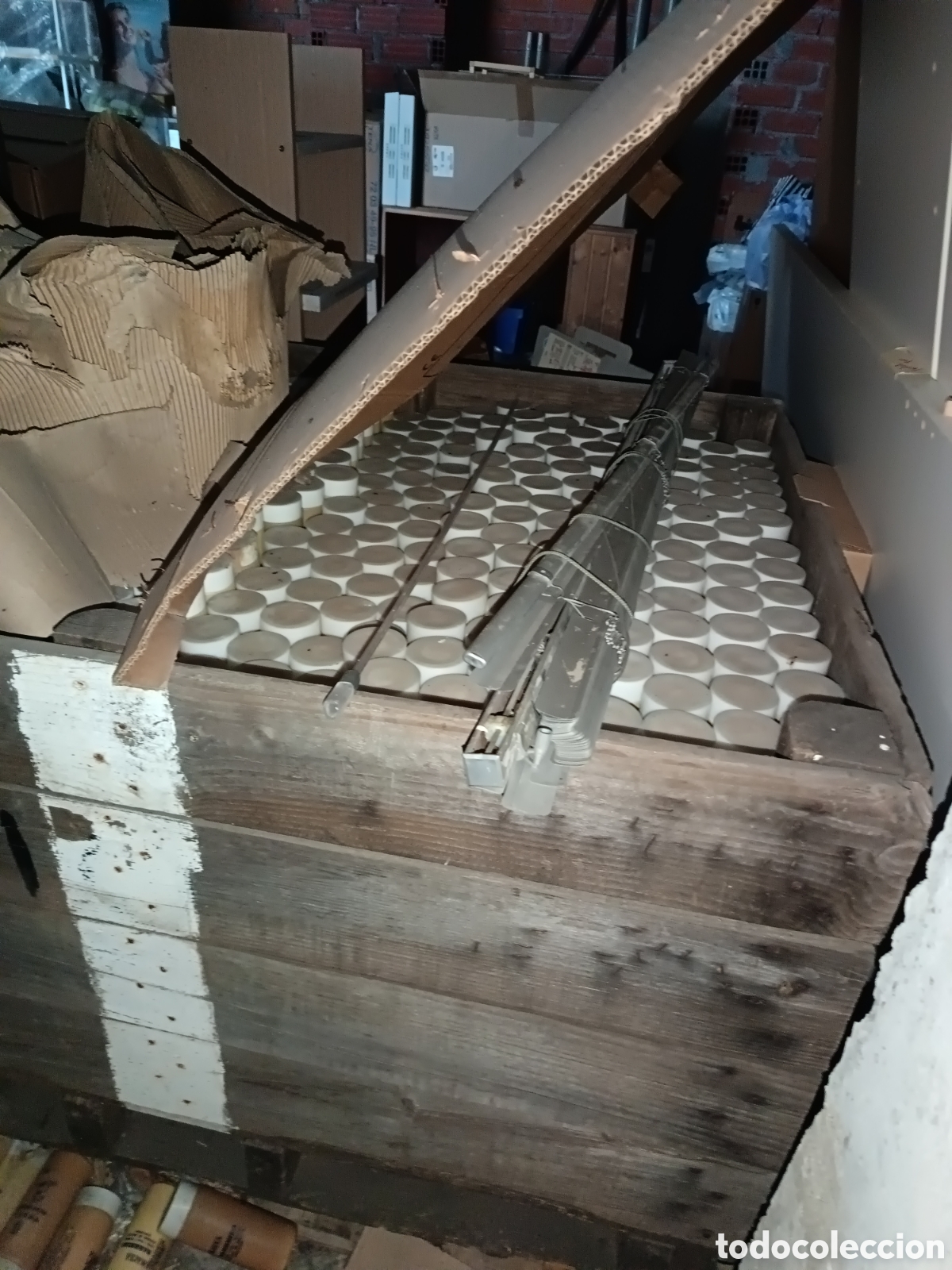Nuevo: Lote de botes de talco perfumado. M&aacute;s de 1000 botes - Foto 3