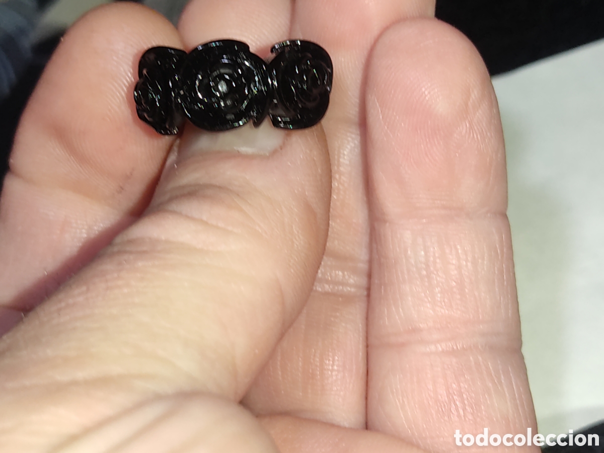 Nuevo: Anillo g&oacute;tico o de luto de rosas esmaltadas. - Foto 1