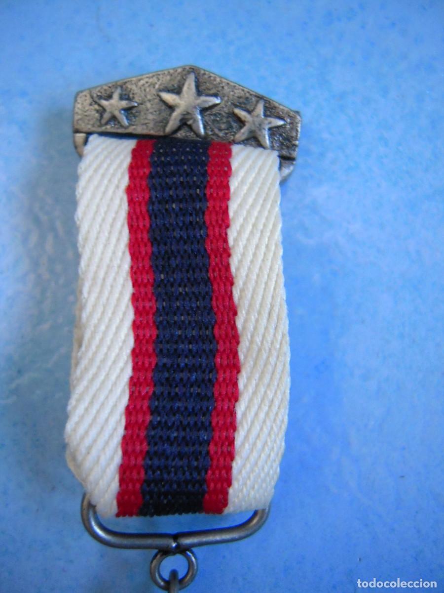Nuevo: Broche tipo condecoraci&oacute;n corona roja - Foto 3