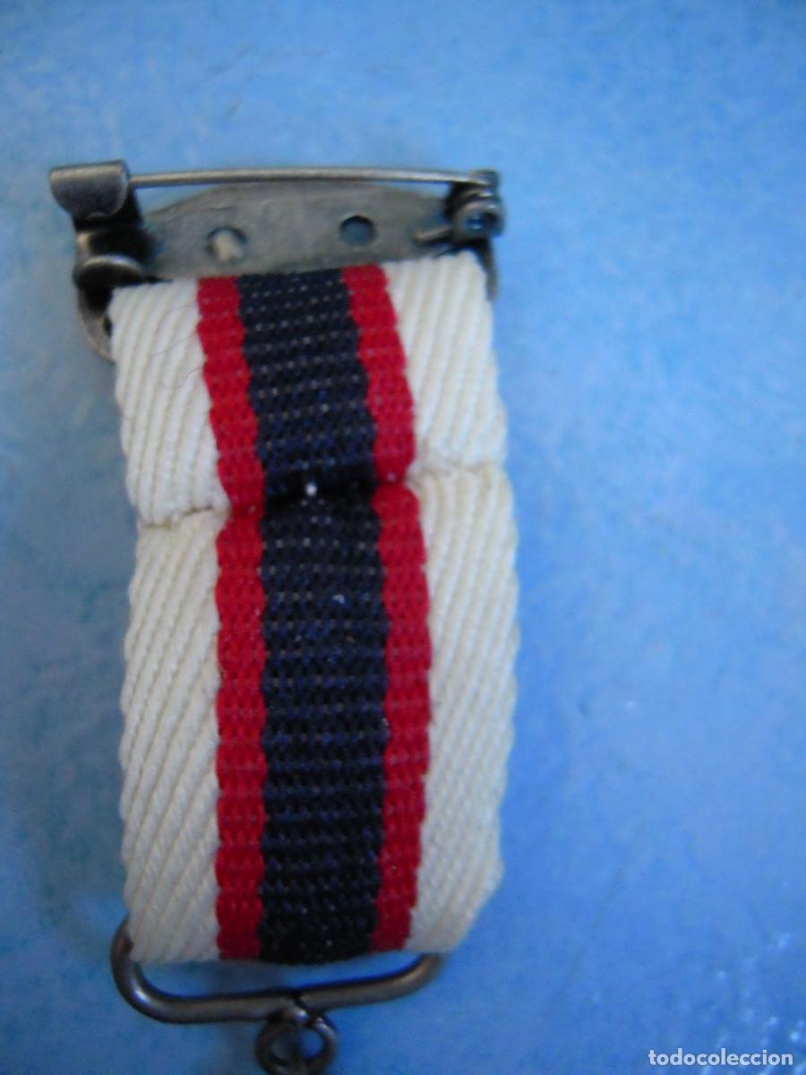 Nuevo: Broche tipo condecoraci&oacute;n corona roja - Foto 5