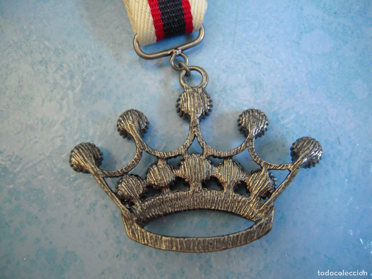Nuevo: Broche tipo condecoraci&oacute;n corona roja - Foto 6