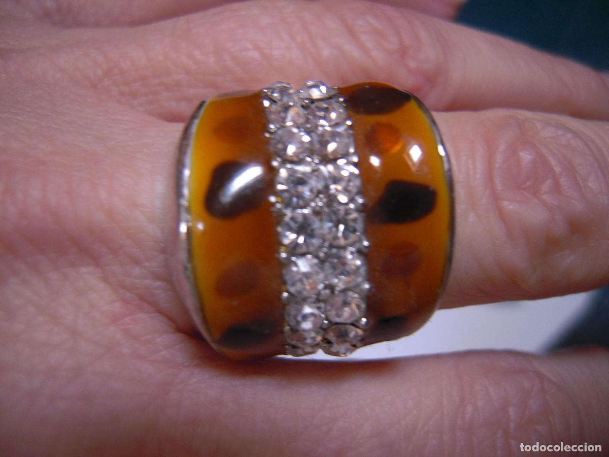 Nuevo: Anillo marr&oacute;n con piedras brillantes - Foto 1
