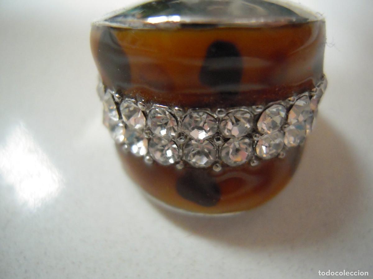 Nuevo: Anillo marr&oacute;n con piedras brillantes - Foto 2