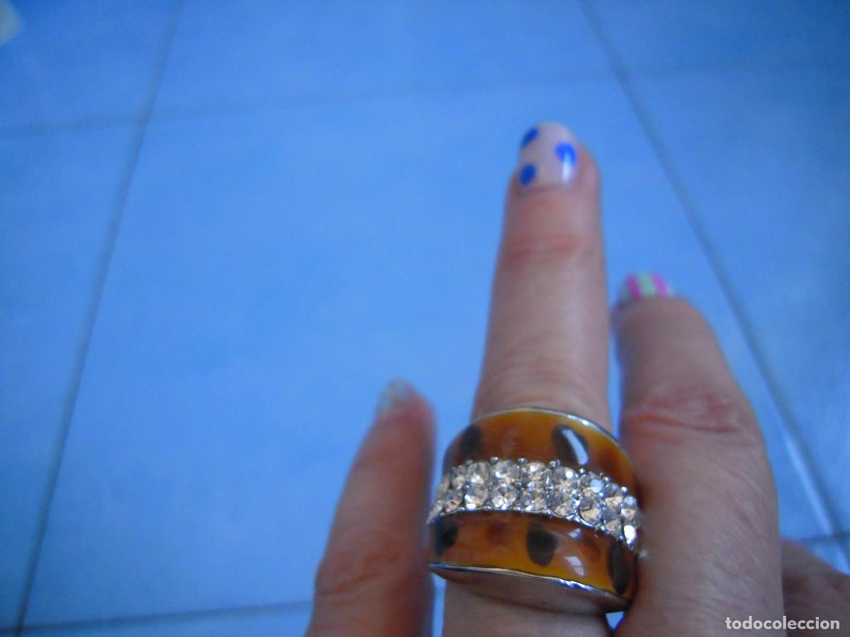 Nuevo: Anillo marr&oacute;n con piedras brillantes - Foto 7