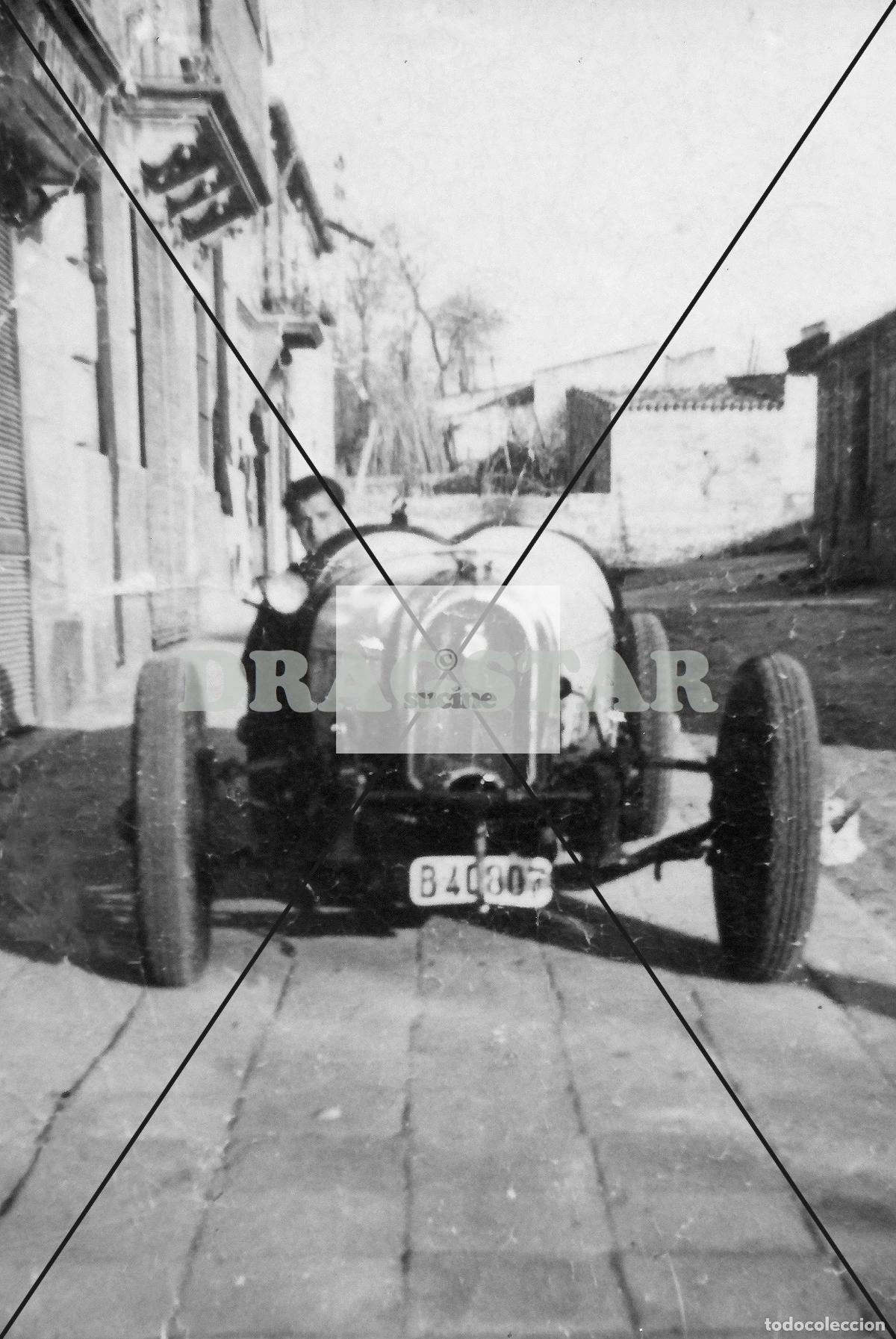 Nuovo: GENTE DE CASTELL&Oacute;N EN EL RECUERDO, JOVEN CON SU FLAMANTE AUTO BUGATY C 78