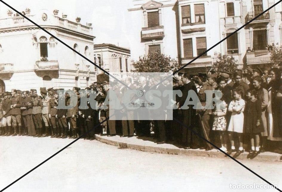 Nuovo: CASTELL&Oacute;N EN EL RECUERDO, ESPECTADORES EN EL DESFILE DE LA VICTORIA EN LA FAROLA C 78