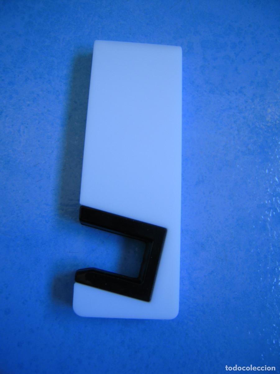 Nuevo: Soporte de pl&aacute;stico en V plegable para m&oacute;vil - Foto 3