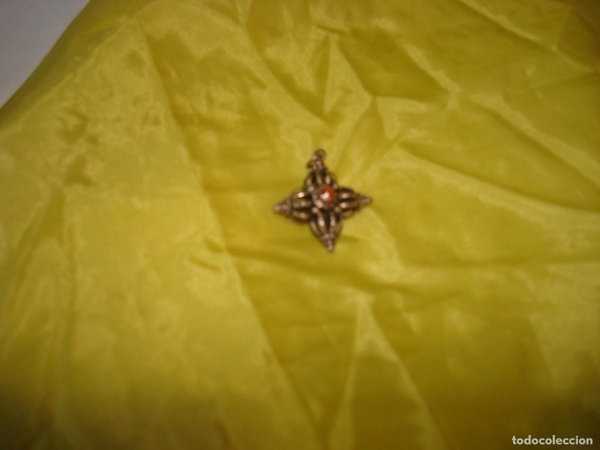Nuevo: DOBLE DORJE DE PLATA CON PIEDRA DE CORAL. 2 CM . PROCEDENCIA DE ORIGEN. *