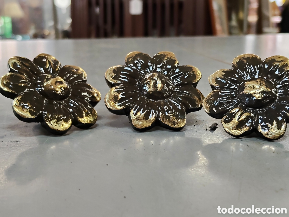 Nuevo: Set de 3 tiradores de lat&oacute;n FLOR