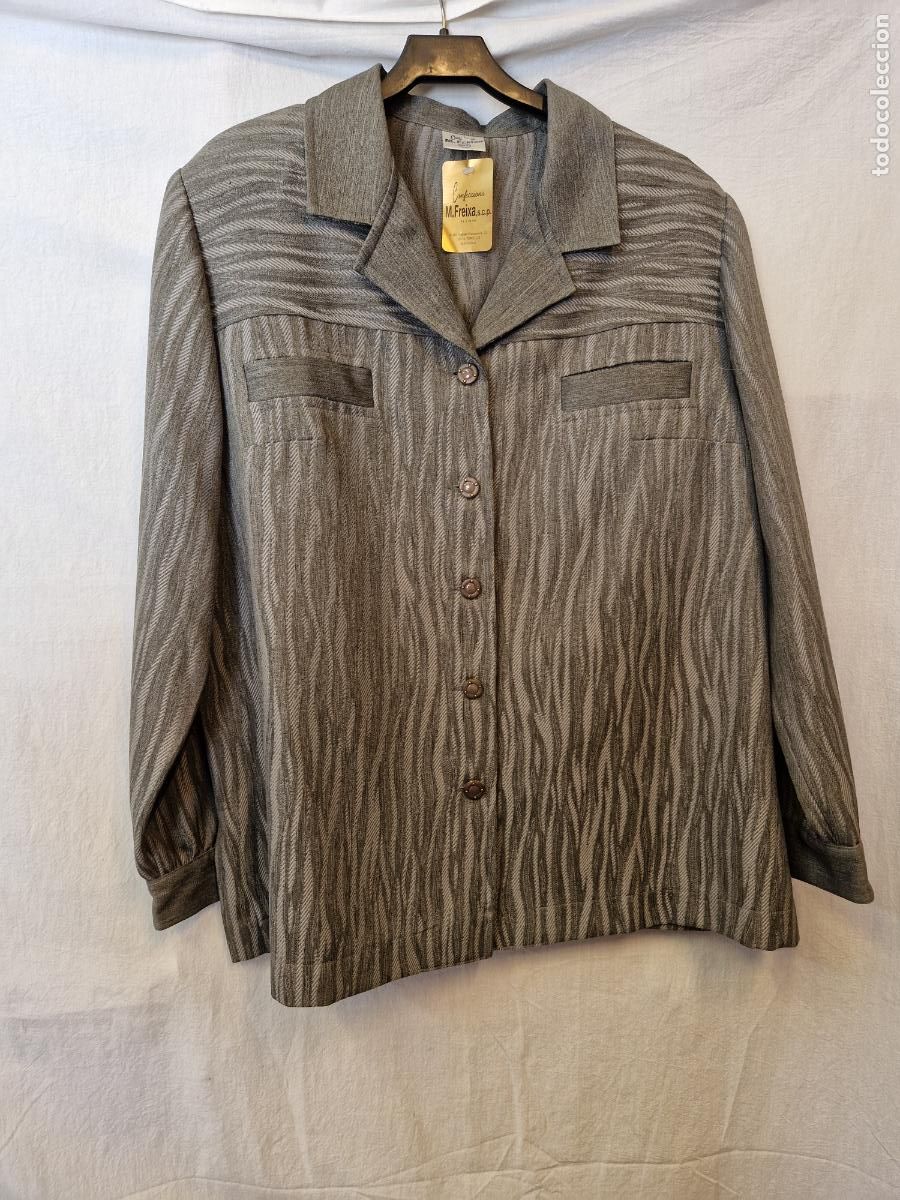 Nuevo: BONITA CHAQUETA VINTAGE PARA MUJER. COLOR GIRS-VERDE. TALLA 50
