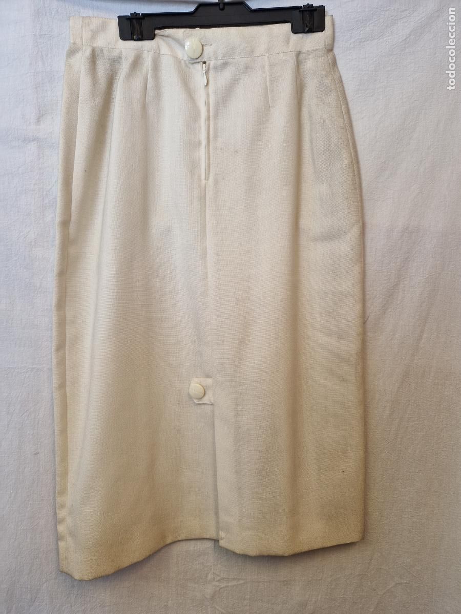 Nuevo: BONITA FALDA PARA MUJER. COLOR CREMA. TALLA 44