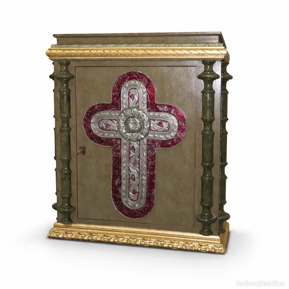 Nuevo: Sagrario verde con cruz ornamentada